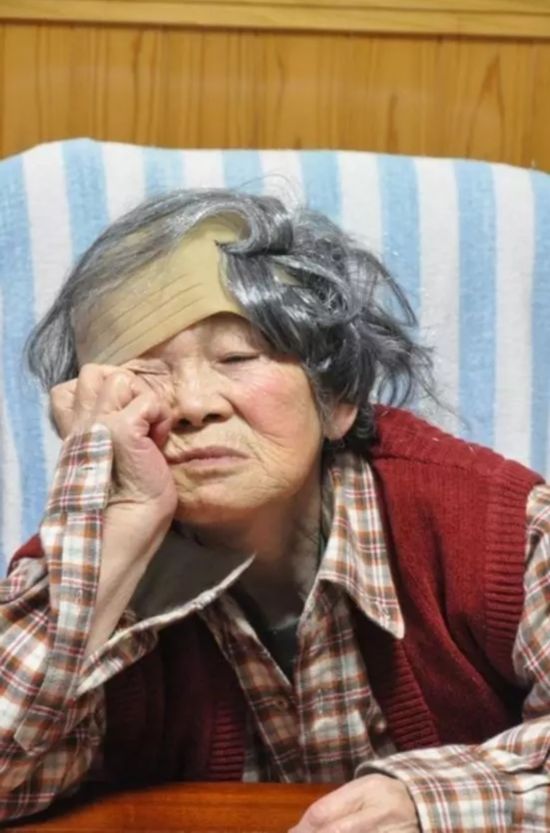 厲害了我的奶奶！88歲老奶奶一生折騰自己終成網(wǎng)紅